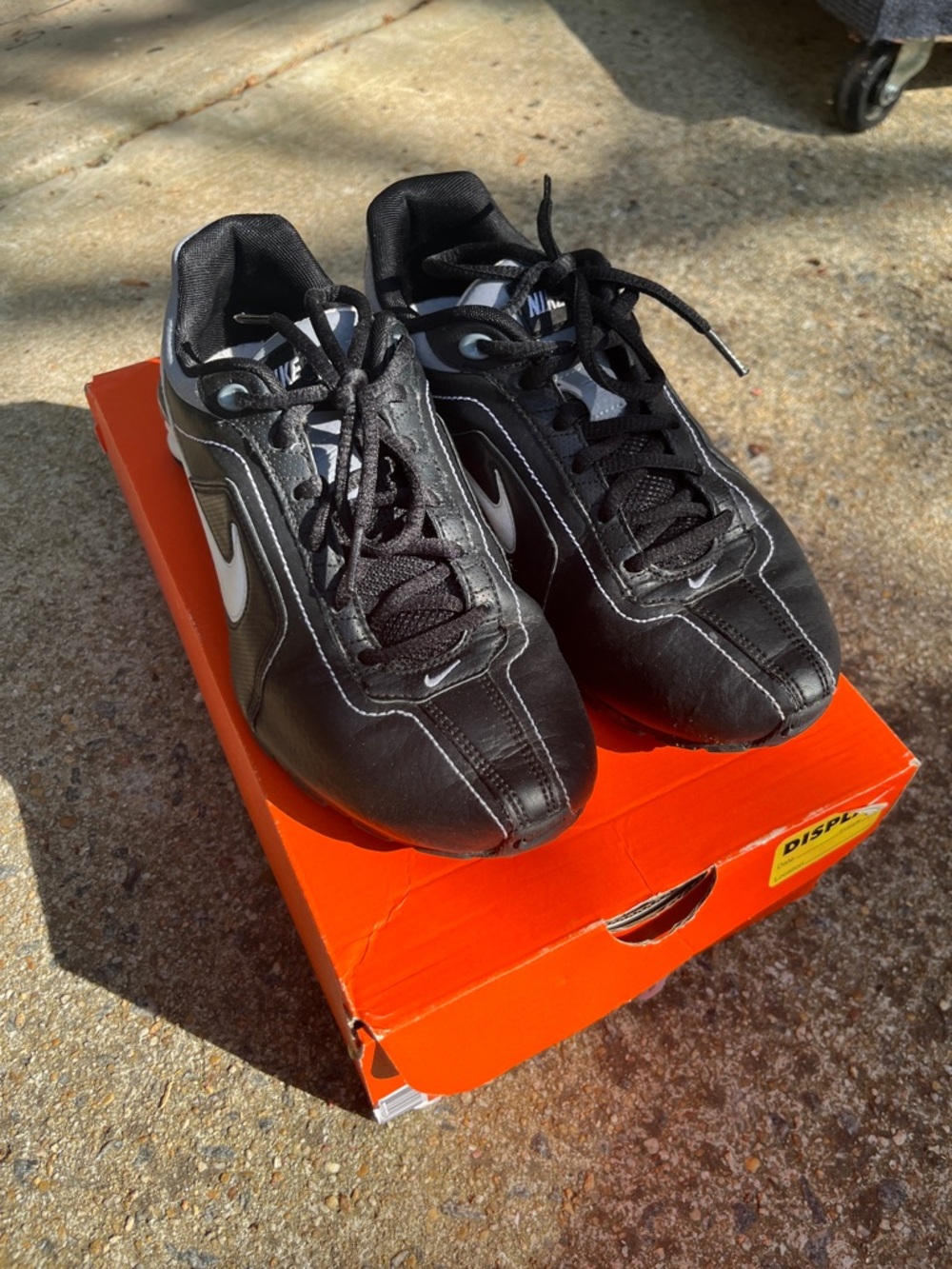 Nike Black and White Men’s Low-Top Sneakers